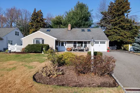 129 Rolling Hill Rd, Manhasset, NY 11030