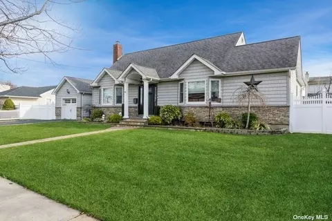 43 Taylor Ave, East Meadow, NY 11554