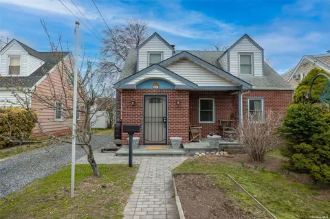 41 Haig Rd, Valley Stream, NY 11581