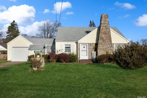 937 Maple St, Bohemia, NY 11716