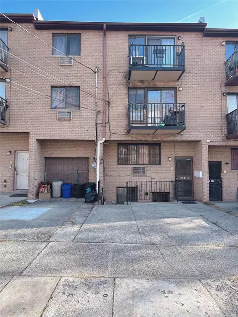 41-35 159th St, Flushing, NY 11358