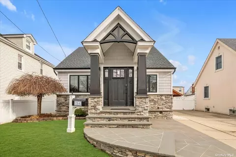 254 Royal Ave, Mineola, NY 11501