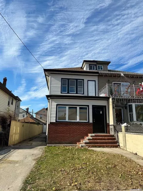 99-20 218th St, Queens Village, NY 11429