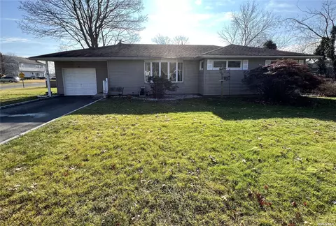 20 Katy St, Patchogue, NY 11772