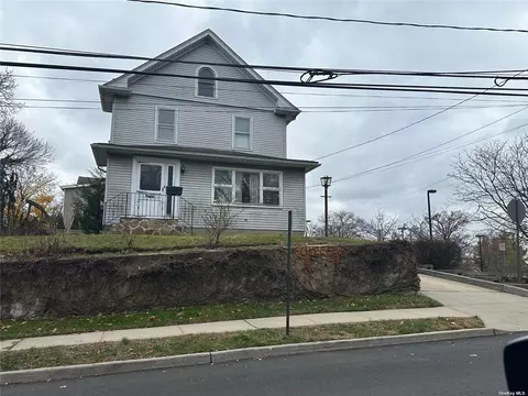 16 Locust Ave, Port Washington, NY 11050
