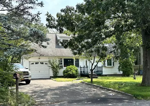 25 Joline Rd, Port Jefferson Station, NY 11776