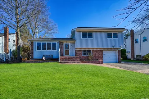 46 Sylvia Ln, Plainview, NY 11803