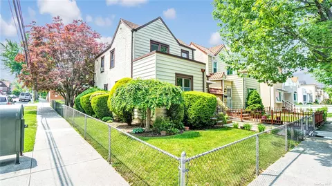46-42 190th St, Flushing, NY 11358