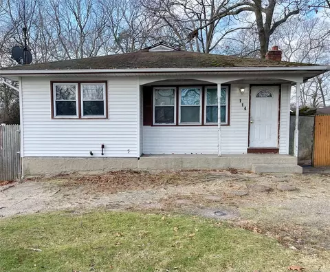 114 Adirondack Dr, Selden, NY 11784