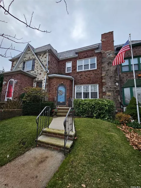 64-92 84th St, Middle Village, NY 11379
