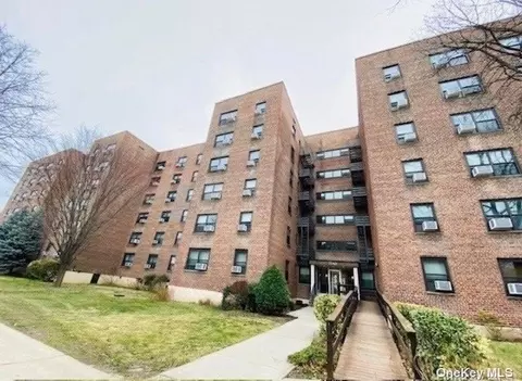 73-63 Bell Blvd #5M, Bayside, NY 11364