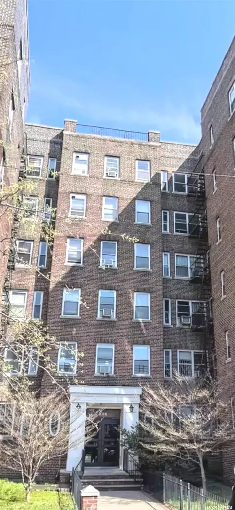 143-07 Sanford Ave #1G, Flushing, NY 11355