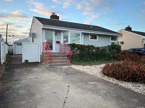 77 Tyler St, Freeport, NY 11520