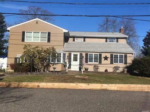 123 Oak St, Deer Park, NY 11729