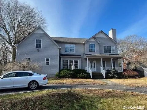 469 W End Ave, Shirley, NY 11967