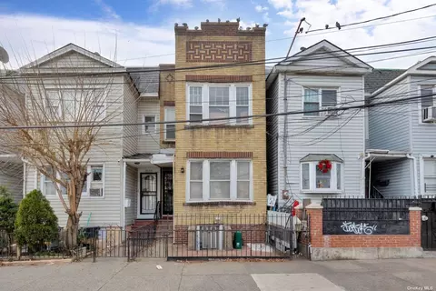 45-32 National St, Corona, NY 11368