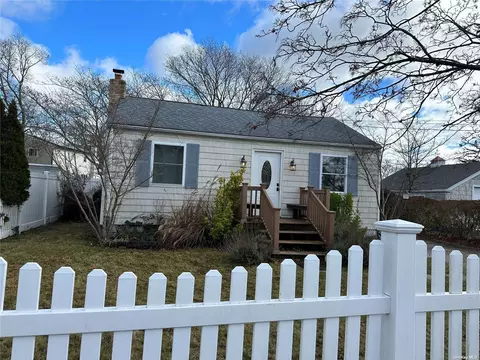 471 Washington Ave, Patchogue, NY 11772