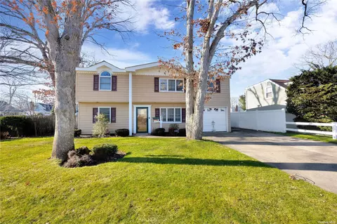 607 Franklin Ave, Massapequa, NY 11758