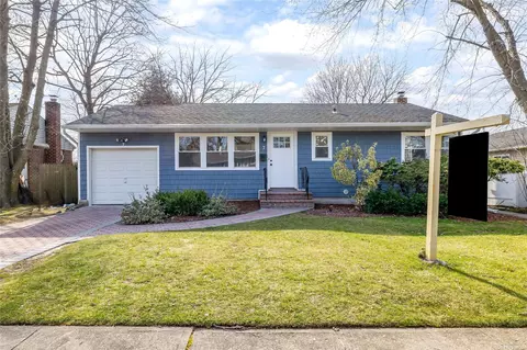 7 Gable Gate, Old Bethpage, NY 11804