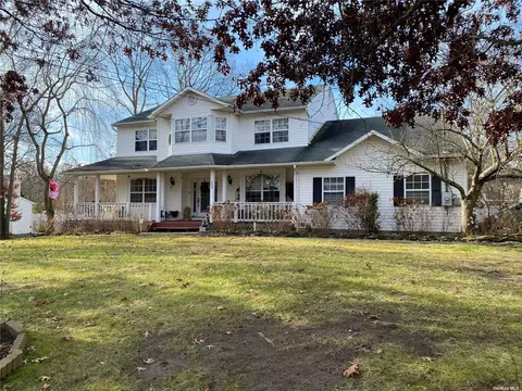 254 Robinson Ave, Patchogue, NY 11772