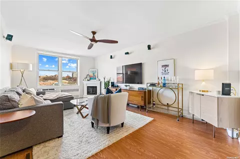 60-11 Broadway #5S, Woodside, NY 11377