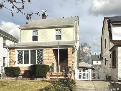 89-79 215th St, Queens Village, NY 11427