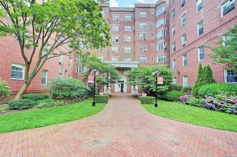 76-36 113th St #5N, Forest Hills, NY 11375