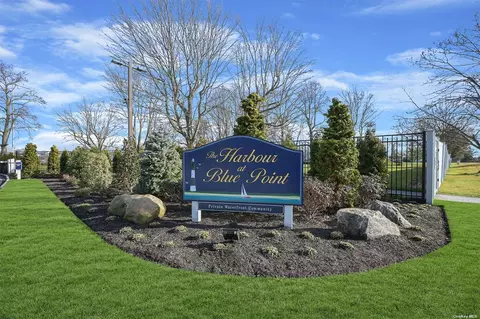 18 Harbour Dr #18, Blue Point, NY 11715