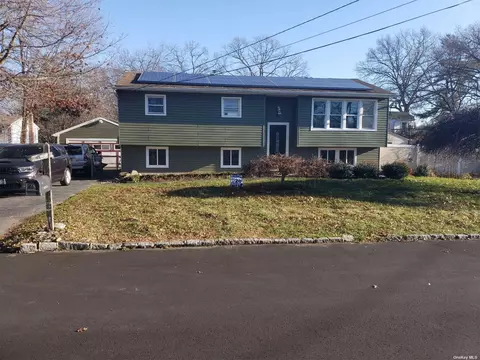 81 Schenectady Ave, West Babylon, NY 11704