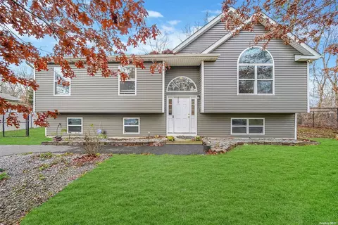 5 Forest St, Mastic, NY 11950