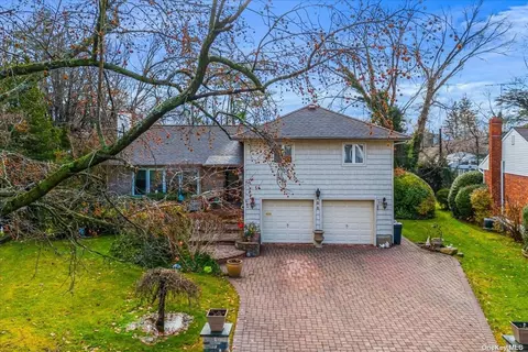 88 Robby Ln, Manhasset Hills, NY 11040