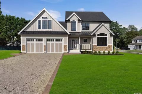 1 Robert Ct, Center Moriches, NY 11934