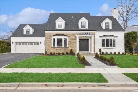 7 Essex Ln, Rockville Centre, NY 11570