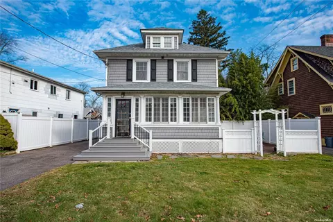 35 Bay Shore Ave, Bay Shore, NY 11706