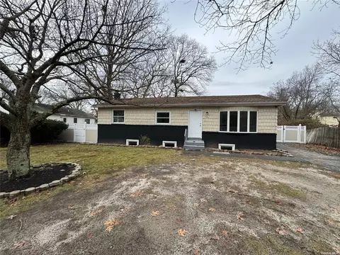 295 Commack Rd, Shirley, NY 11967