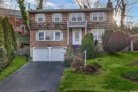 3 Wedgewood Ct, Manhasset, NY 11030