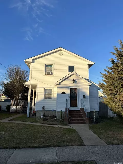 64 Sagamore Rd, Island Park, NY 11558