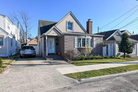 160 Lincoln Rd, Franklin Square, NY 11010