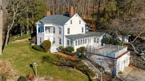 253 Harbor Rd, Cold Spring Harbor, NY 11724