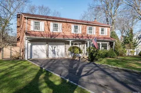 143 Parkway Dr N, Commack, NY 11725
