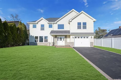 61 Birch Ln, Levittown, NY 11756