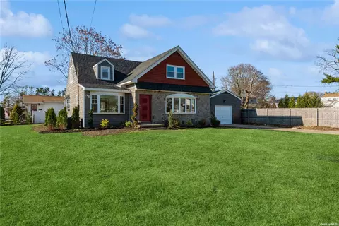 136 Miller Rd, Hicksville, NY 11801