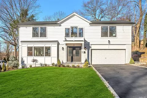 32 Woodland Rd, Roslyn, NY 11576