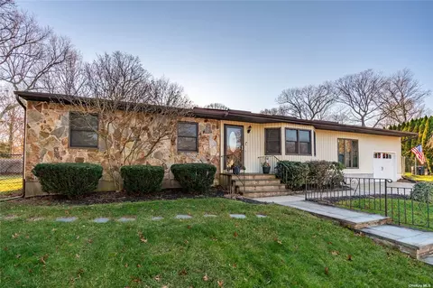 9 Saljon Ct, Centereach, NY 11720