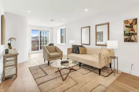 31-22 29th St #6B, Astoria, NY 11106