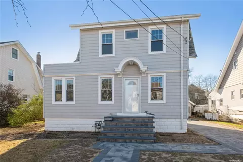 14 Maiden Ln, Lynbrook, NY 11563