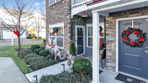 94 Millie Ct #94, Patchogue, NY 11772