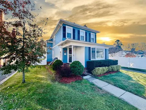 14 Paumanake Ave, Babylon, NY 11702