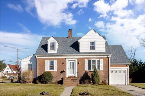201 Miller Ave, Freeport, NY 11520