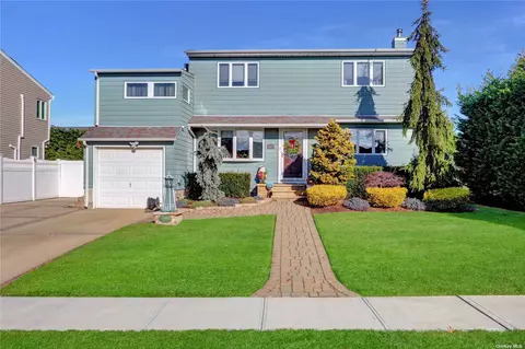 3817 Cordwood Ln, Seaford, NY 11783